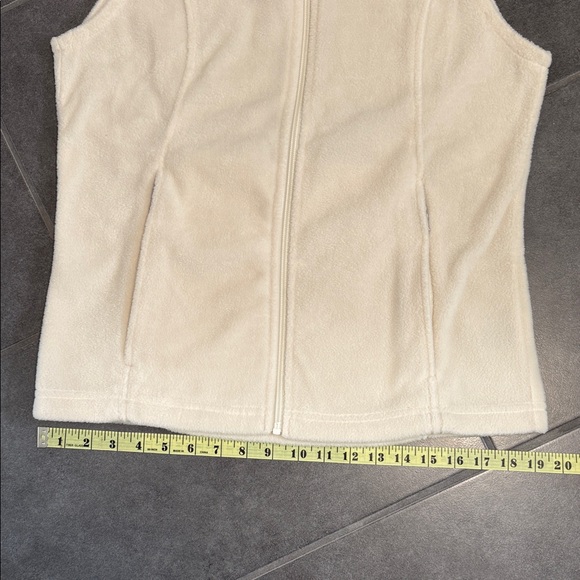 Columbia Women's Cream Fleece Vest - Picture 10 of 11